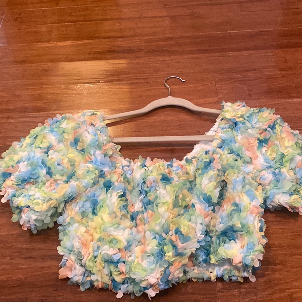 Beautiful crop top with texture